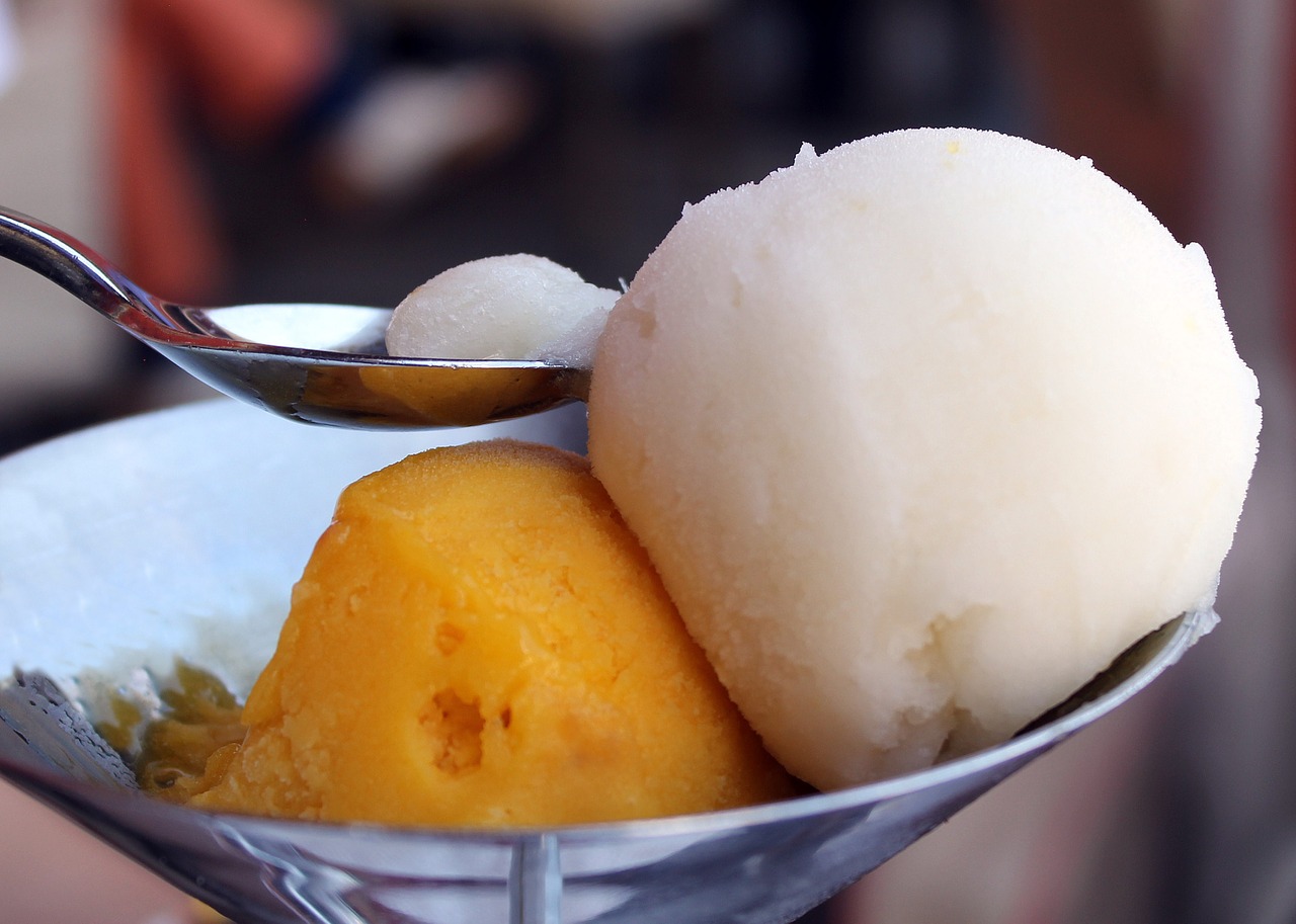 Мороженое со вкусом манго